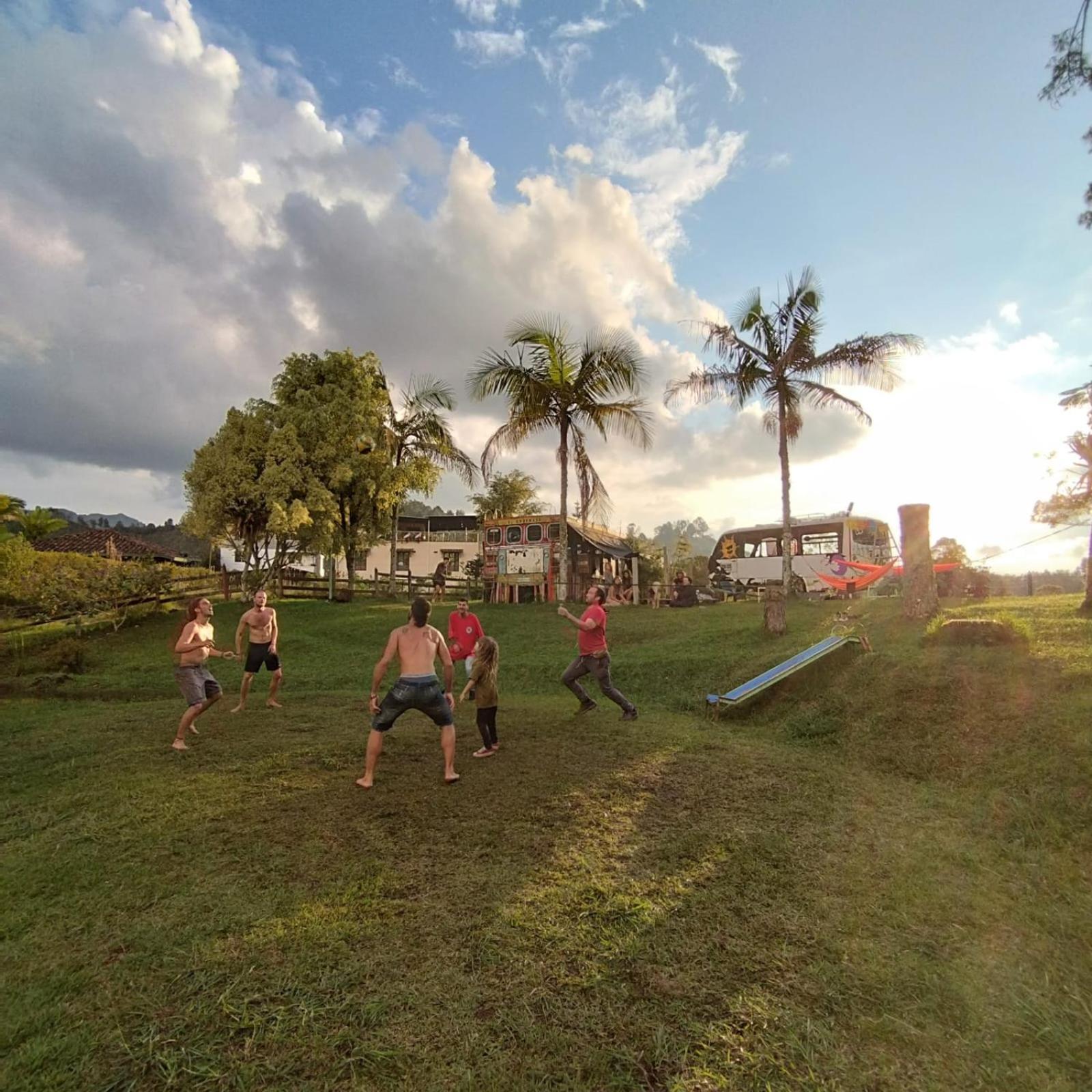 Casa Kayam Art Hostel Coliving Coworking Guatape Bagian luar foto